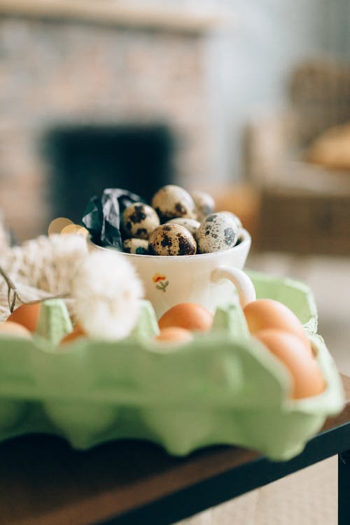 Free A Bowl of Quail Eggs Beside Chicken Eggs Stock Photo
