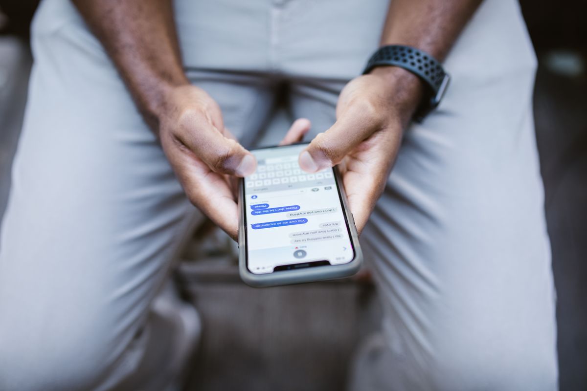 Deleting a message after you recognize a smishing scam