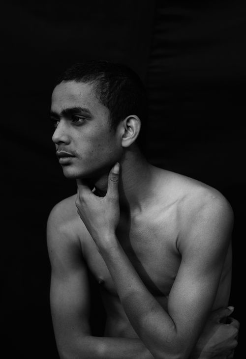 Free Black and white artistic portrait of a shirtless man with a thoughtful pose. Stock Photo