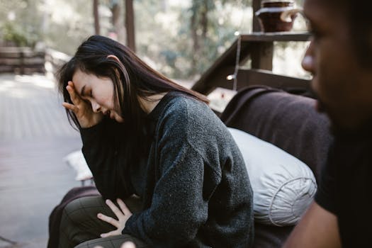Rating 'The Divorce Insurance' Turun Menjelang Episode Terakhir - Mau tahu info terbaru tentang drama tvN yang lagi hits banget? Nih, jadi sebelum episode terakhirnya tayang, rating "The Divorce Insurance" justru turun drastis! Menurut Nielsen Korea, episode kedua terakhir drama ini cuma dapet rating rata-rata 0.9 persen, turun dari 1.0 persen sebelumnya dan bikin rekor rating terendah sepanjang seri. Serius bro, dramanya kalah pamor sama acara 61st Baeksang Arts Awards yang siaran langsung jam 8 malam KST. Sementara itu, drama harian KBS2 "Queen's House" tetap manis dengan rating 7.4 persen. Nggak nyangka kan? Yuk, saksikan "Queen's House" dengan subtitle di Viki di bawah sini! - rating 1