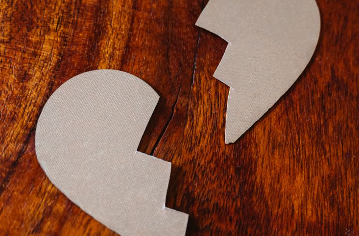 Online dating: starting a conversation on a niche platform