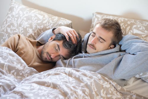 Základová fotografie zdarma na téma deka, gay, homosexuální pár