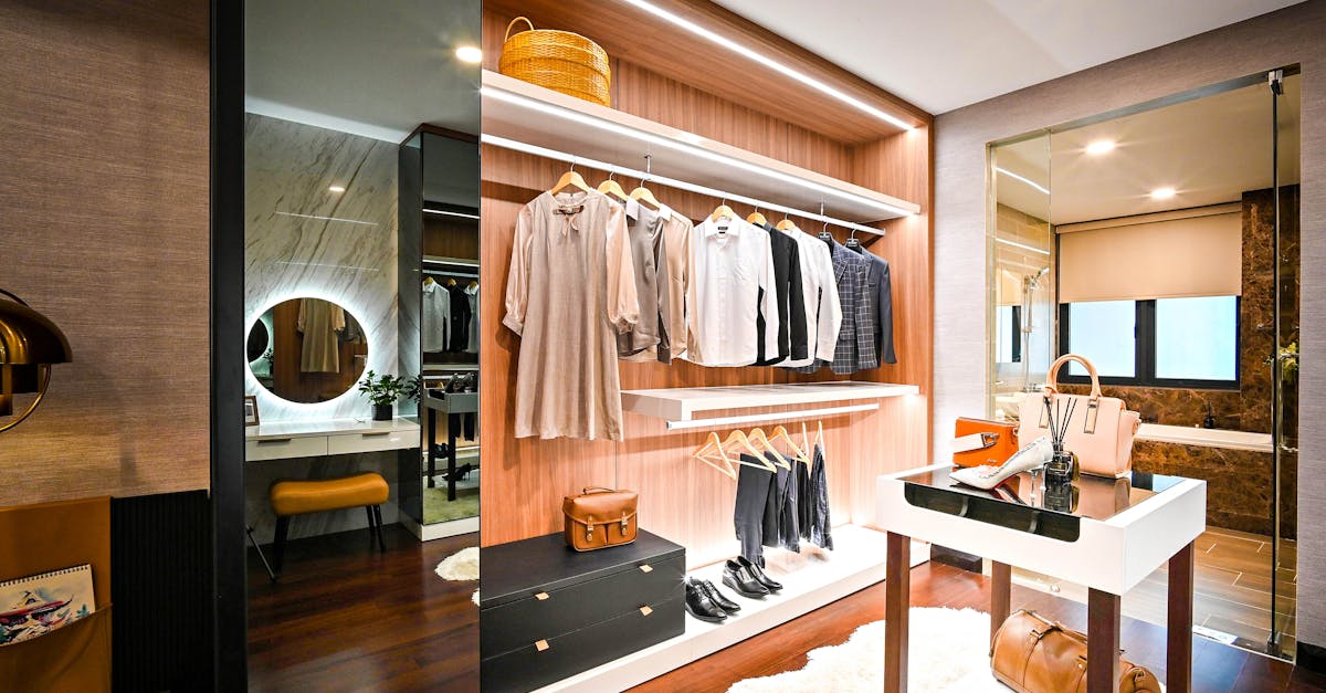 Comparatif : Armoire en bois vs Armoire métallique