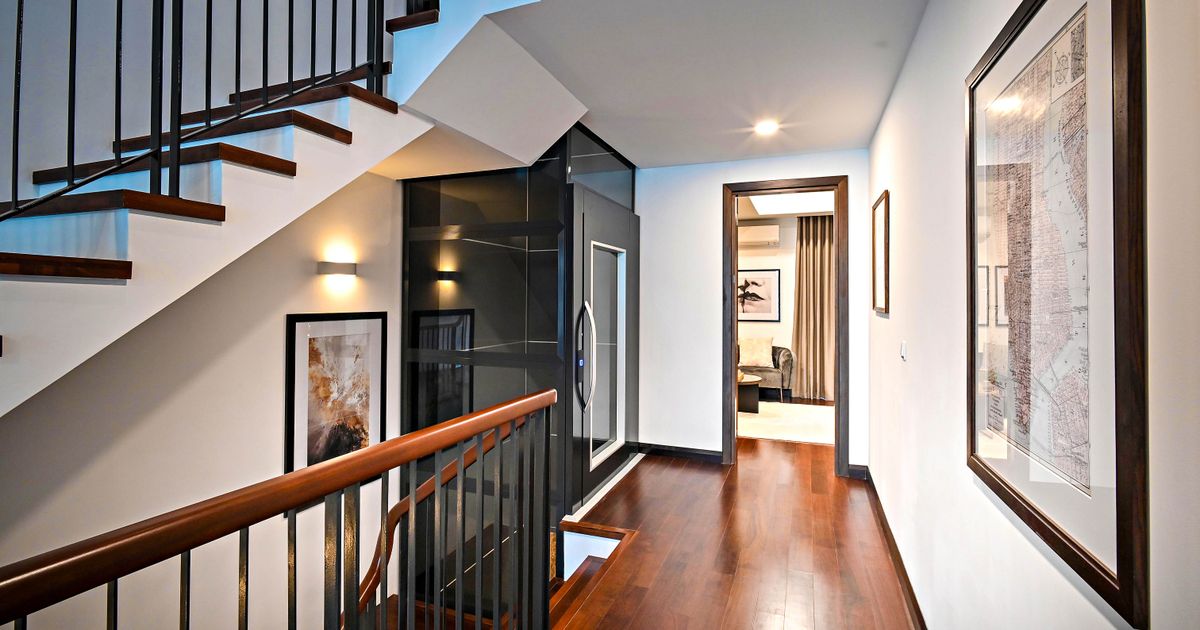 Escalier intérieur d'un immeuble résidentiel