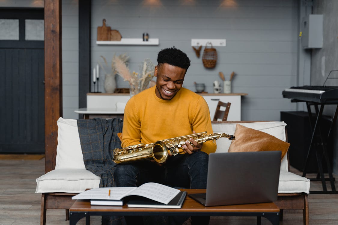 10 Proven Tips for Writing Chart-Topping Songs 8 pexels photo 6671612
