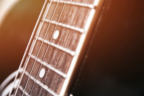 Cinq influences gigantesques de Apprendre La Guitare.
