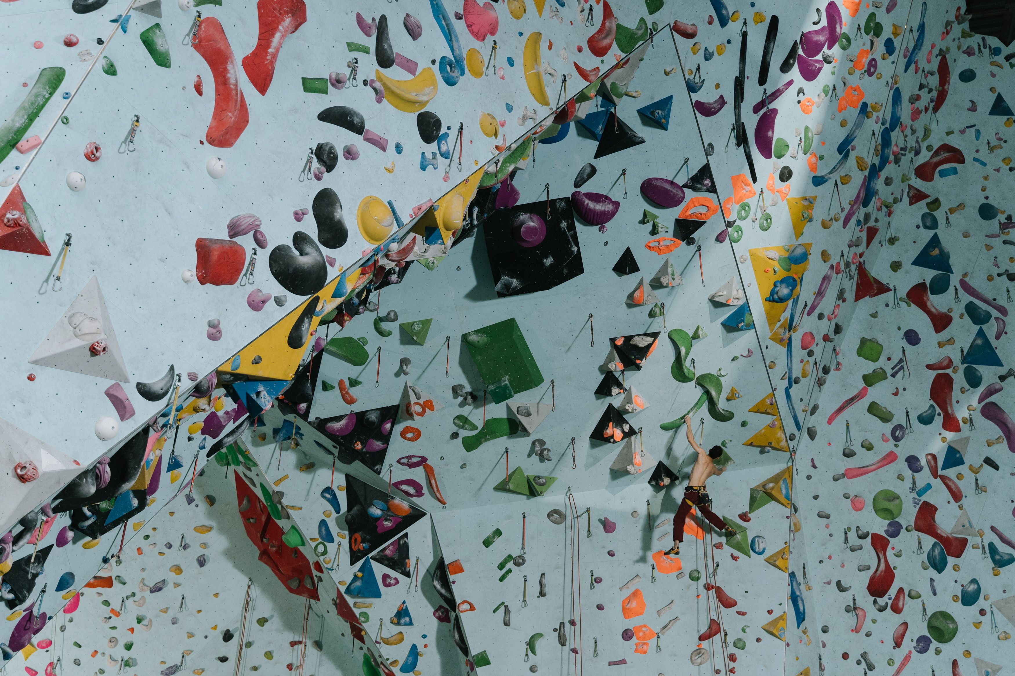 Indoor Bouldering Grading Explained: V0-V8 Complete Guide (2026)