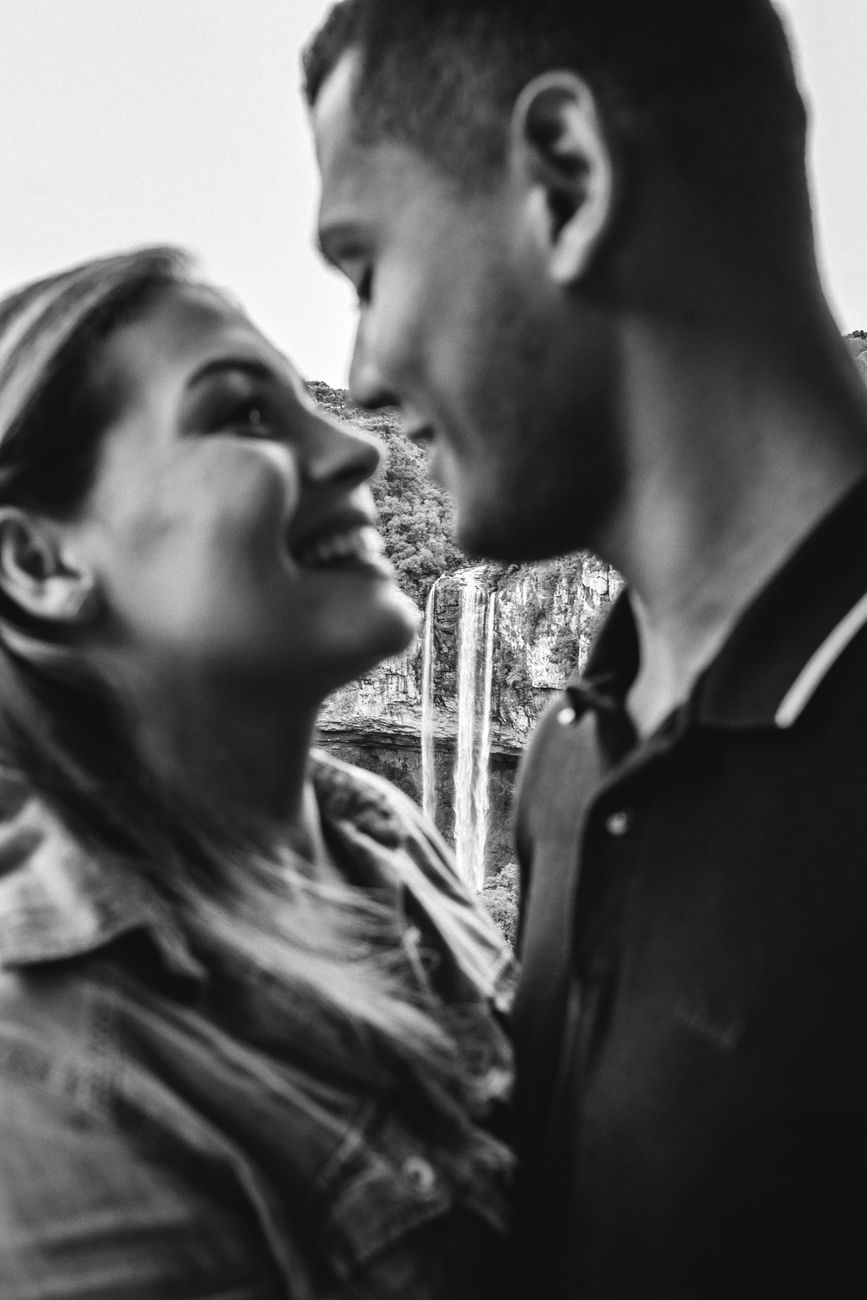 In ihrem ersten Roman „O amor na sala escura" nutzt Clarisse Escorel das Kino, um über die Liebe zu sprechen
