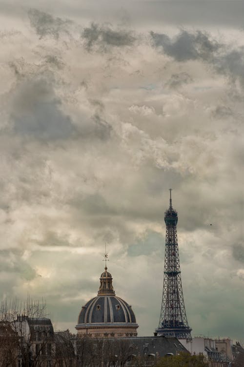 бесплатная Бесплатное стоковое фото с вертикальный выстрел, известная достопримечательность, облачное небо Стоковое фото