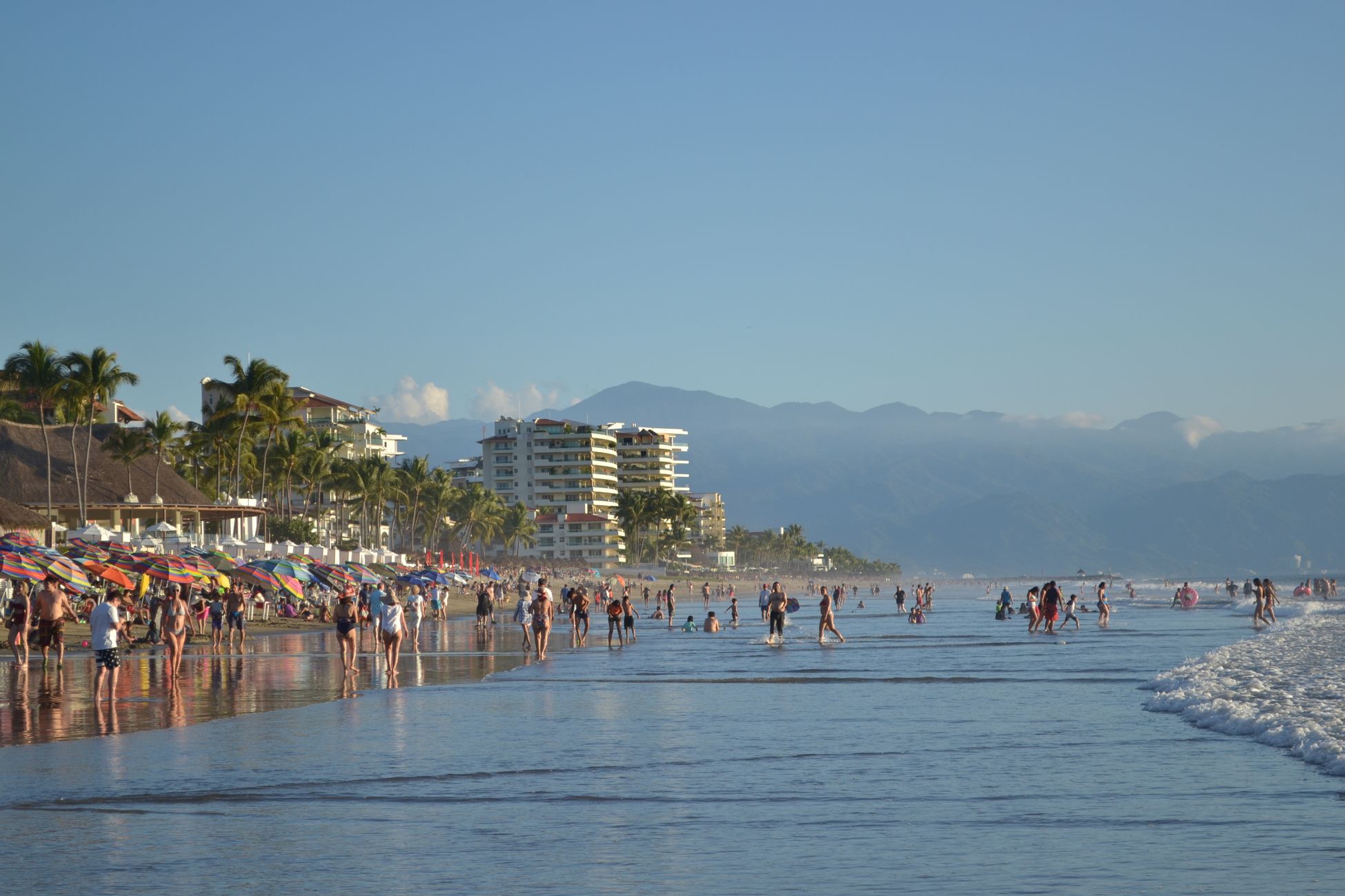 Duizenden mensen in Mexico verbreken wereldrecord grootste wave