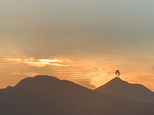 Δωρεάν στοκ φωτογραφιών με volcan de fuego, γκρίζος ουρανός, γουατεμάλα