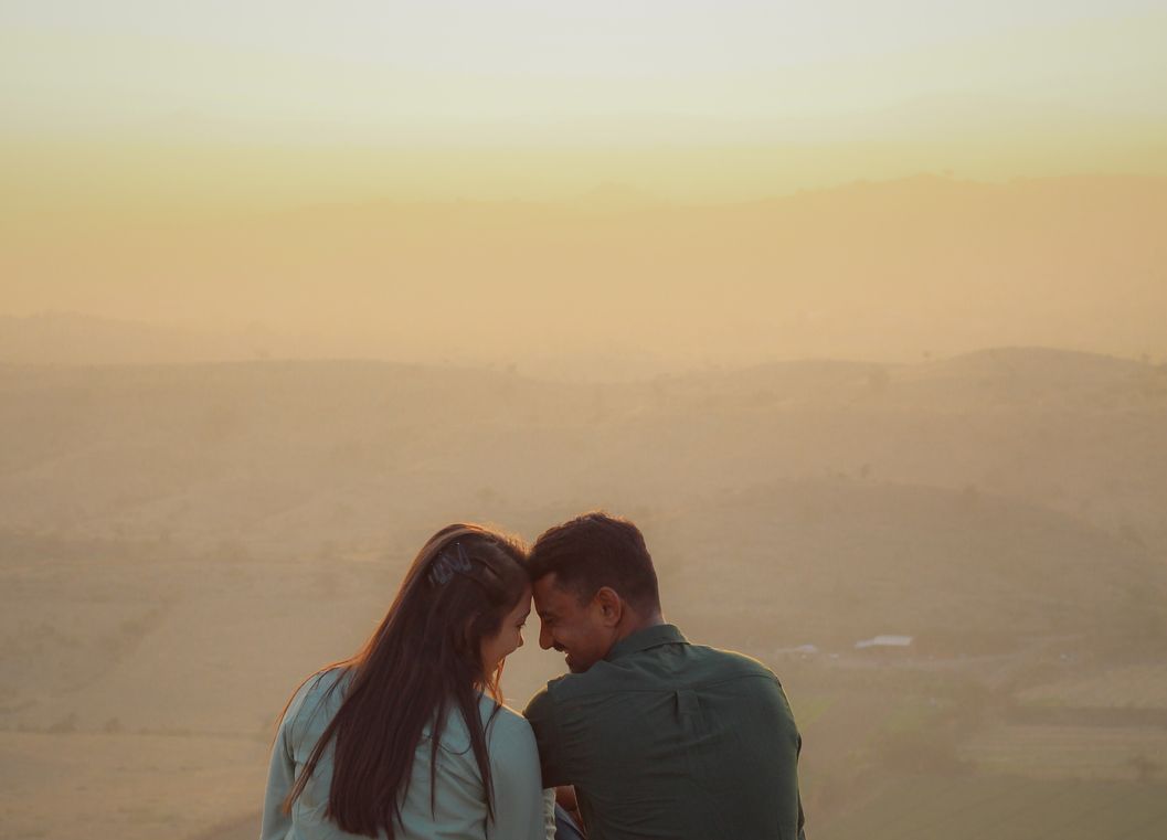 Online dating: starting a conversation on a niche platform