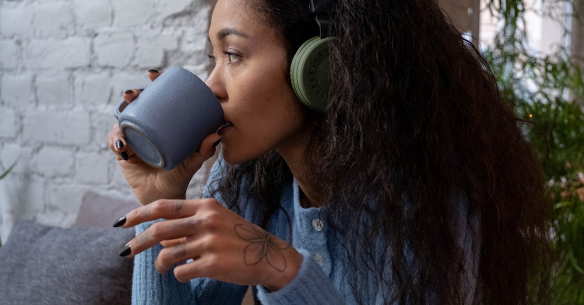 生活:D4VD如何認識Celeste Rivas?母親揭露紋身與歌曲背後故事