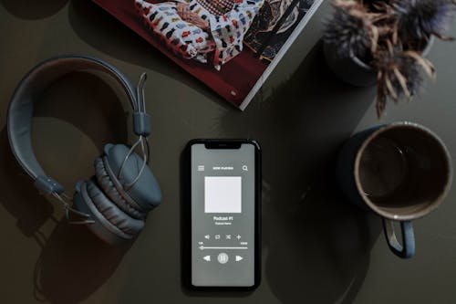 Kostenloses Stock Foto zu becher, flatlay, handy