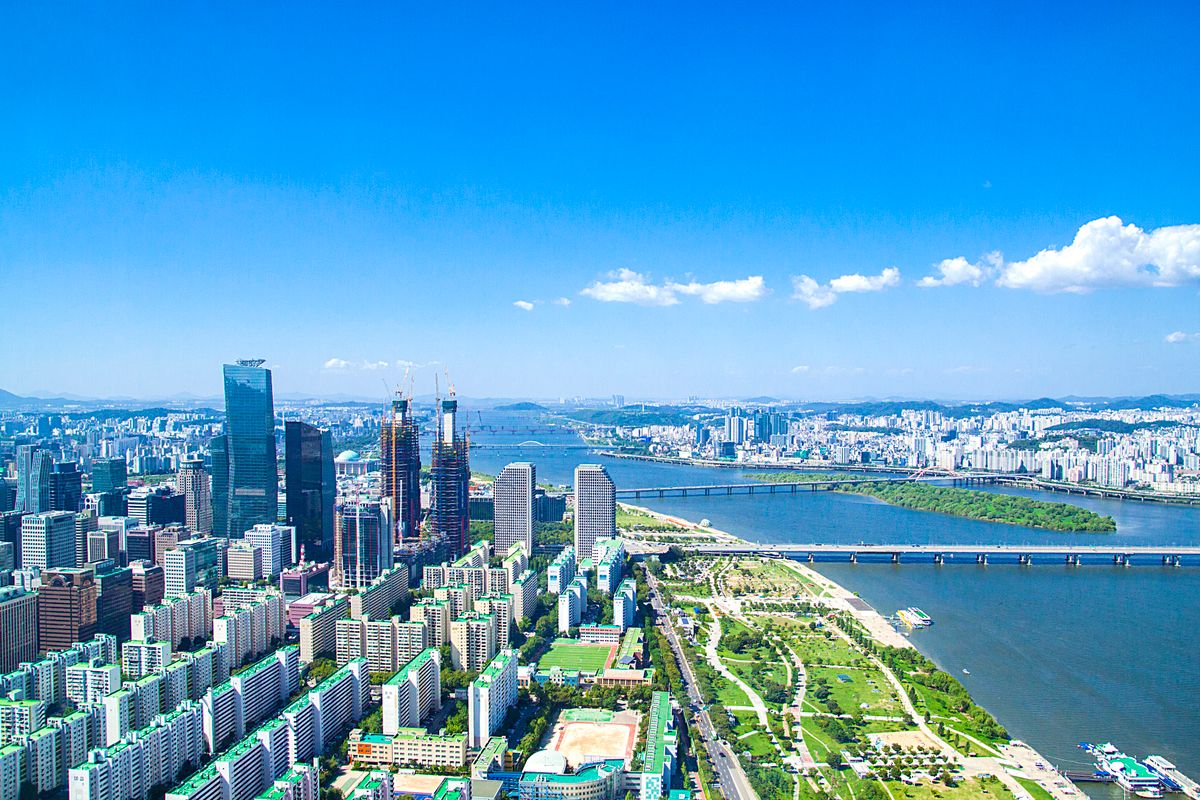 Seoul — Where royal palaces, neon lights and neighborhood life move to the same rhythm