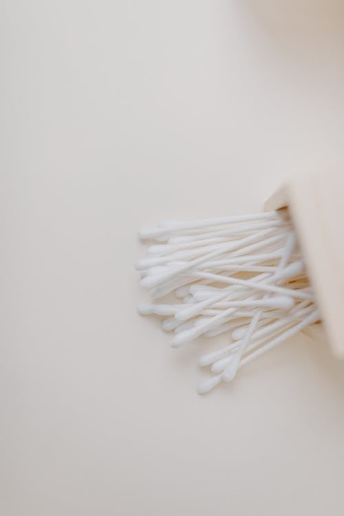 Free A Close-Up Shot of Cotton Swabs  Stock Photo