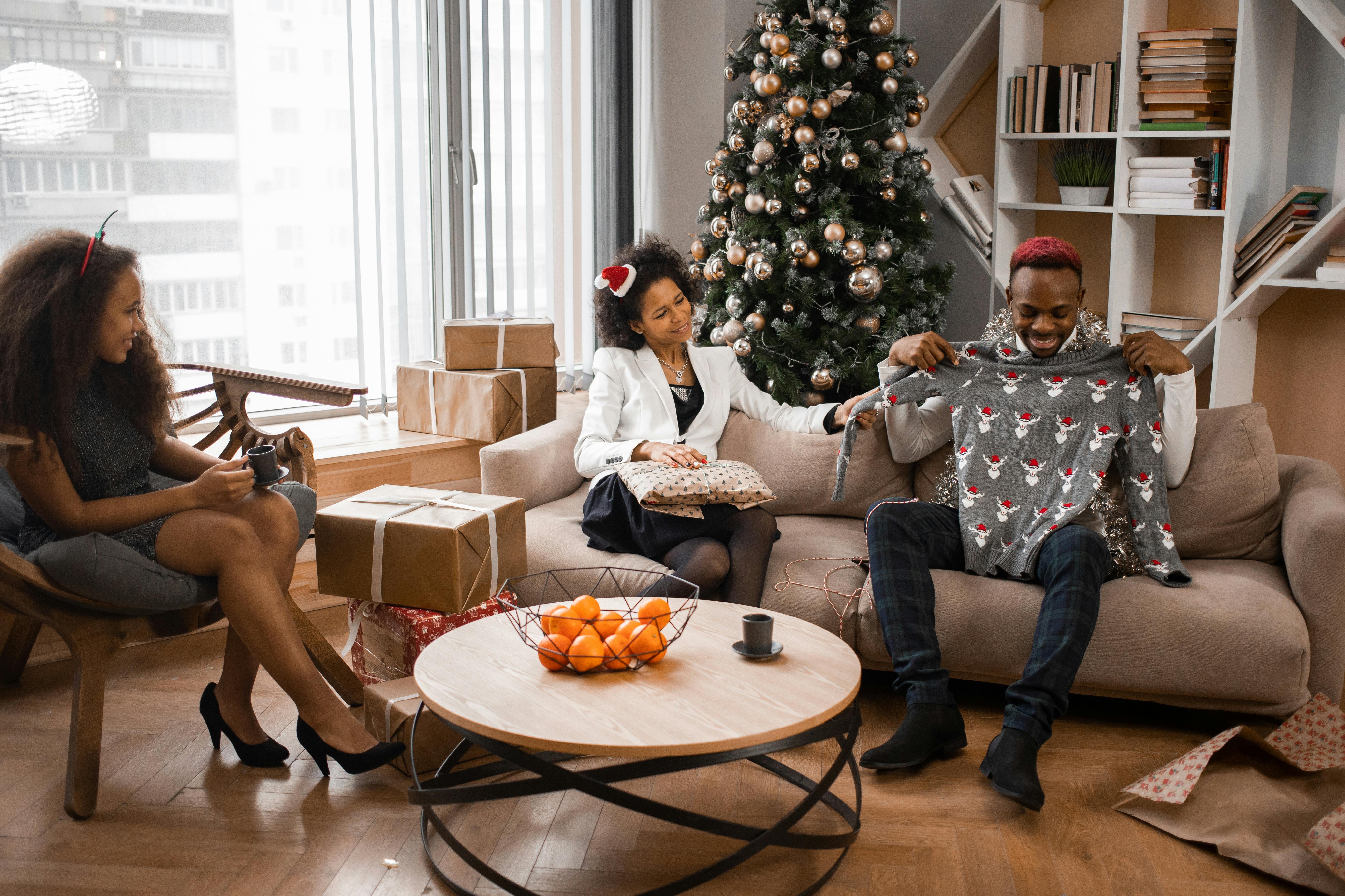Opel Lifestyle Shop: New Christmas Collection now Available — Photo by KATRIN  BOLOVTSOVA on Pexels