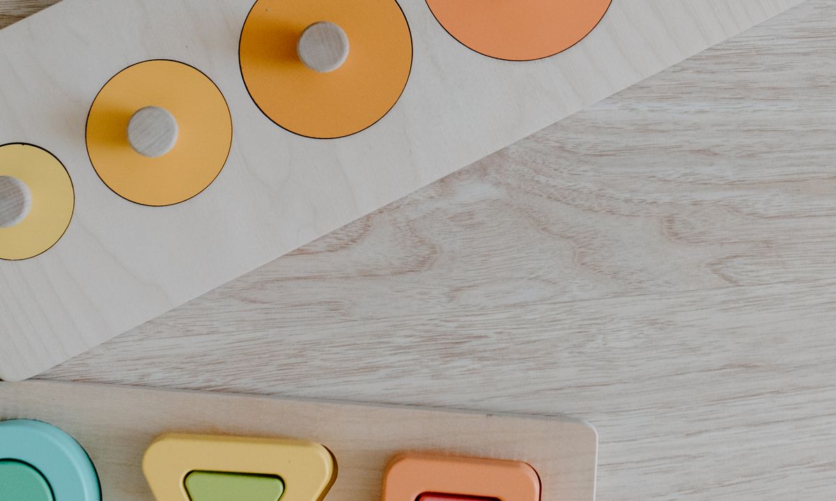 Houten educatief speelgoed voor jonge kinderen