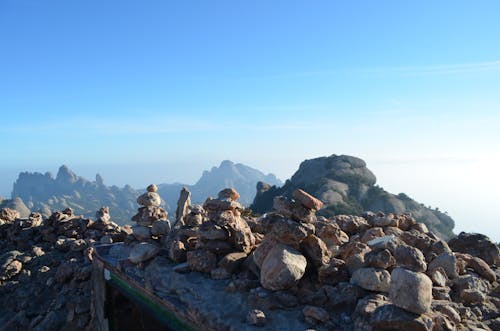 Foto d'estoc gratuïta de costa de roques, costat de muntanya, muntanya costanera