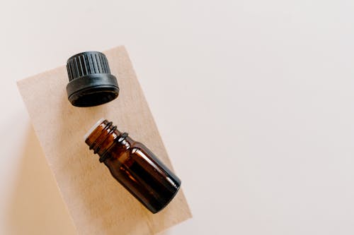 Fotos de stock gratuitas de aceite esencial, aromaterapia, botella marrón