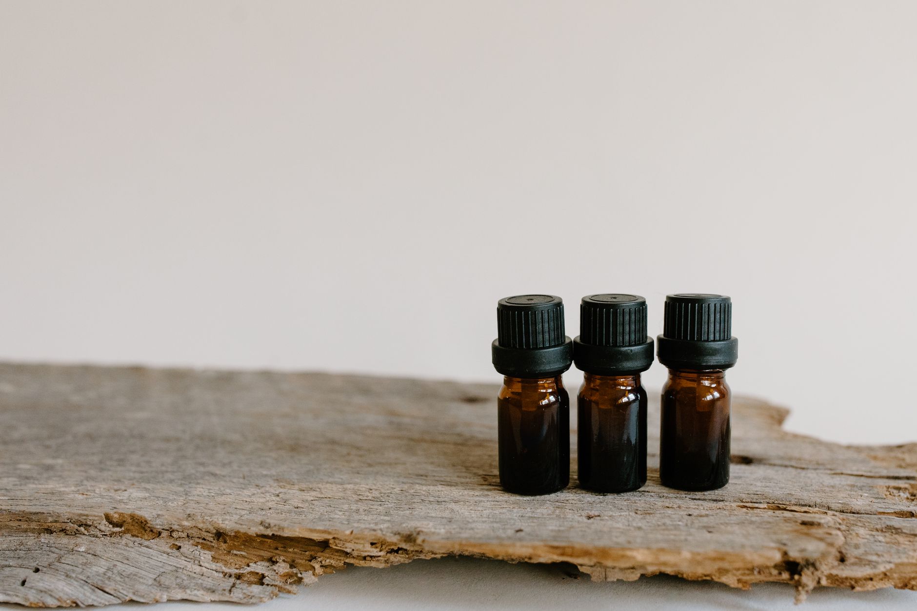 Lavender essential oil bottle — Dicas da Vovó