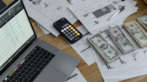 Inversión en inteligencia artificial para negocios — cuánto cuesta un colaborador digital