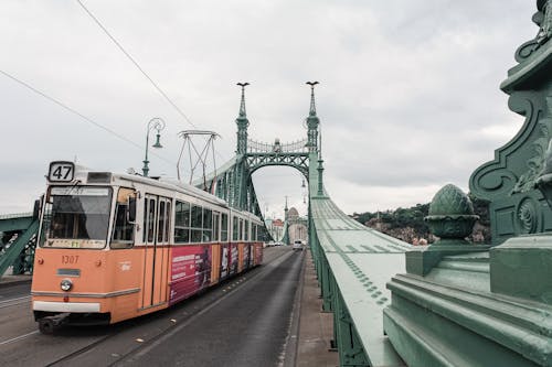 Gratis stockfoto met Boedapest, brug, bruggen