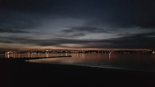 Foto profissional grátis de céu escuro, cidade, luzes