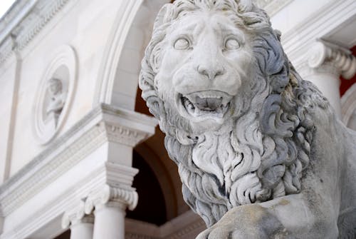 Photo of a Lion Sculpture