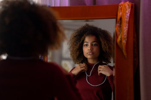 Fotos de stock gratuitas de cabello afro, elegancia, espejo