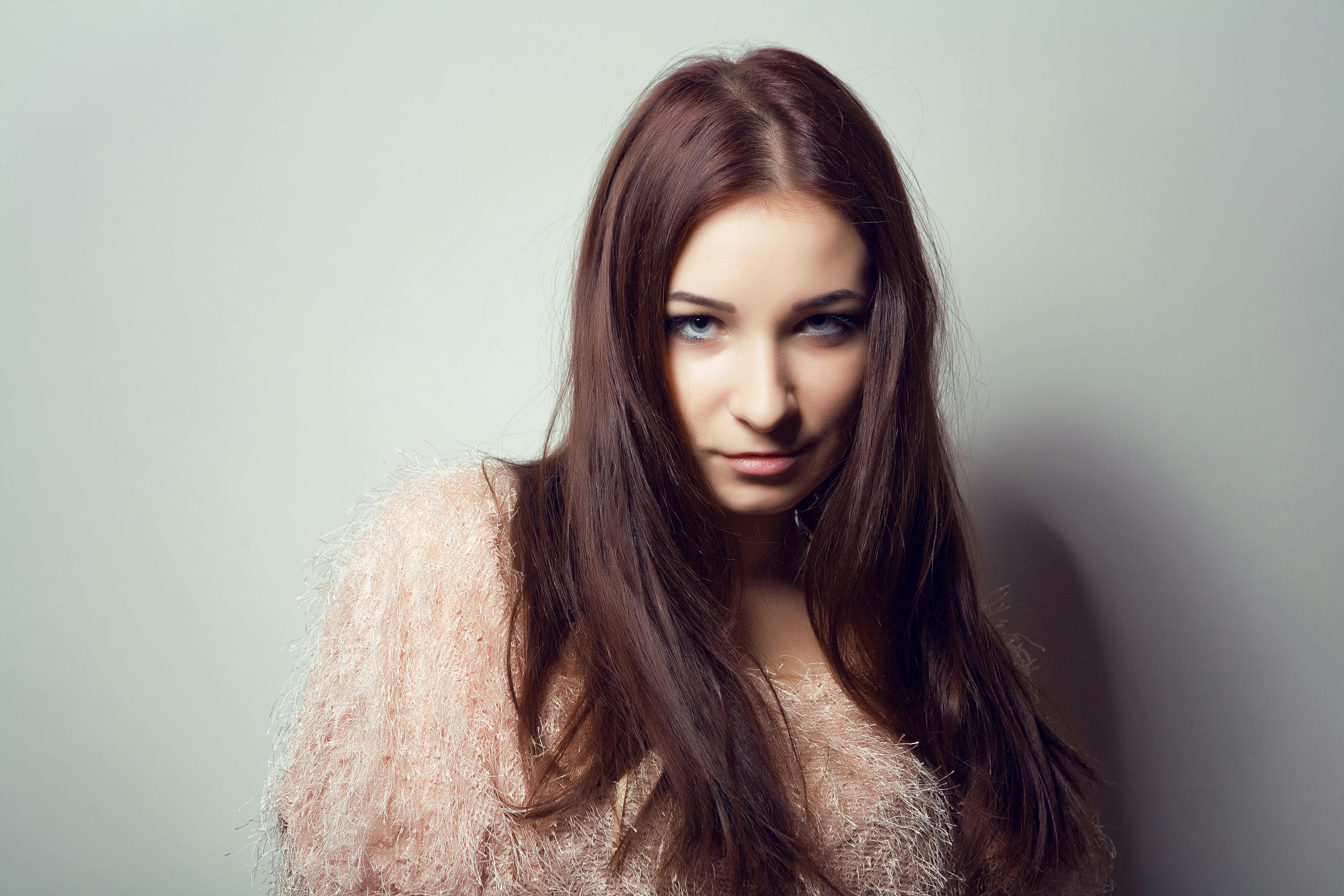 Bezpłatne Darmowe zdjęcie z galerii z atrakcyjny, brązowe włosy, długie włosy Zdjęcie z galerii