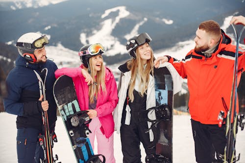 Základová fotografie zdarma na téma hory, jízda na snowboardu, lyže