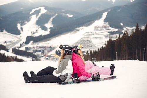 Fotobanka s bezplatnými fotkami na tému hory, lyžiarsky svah, sedenie