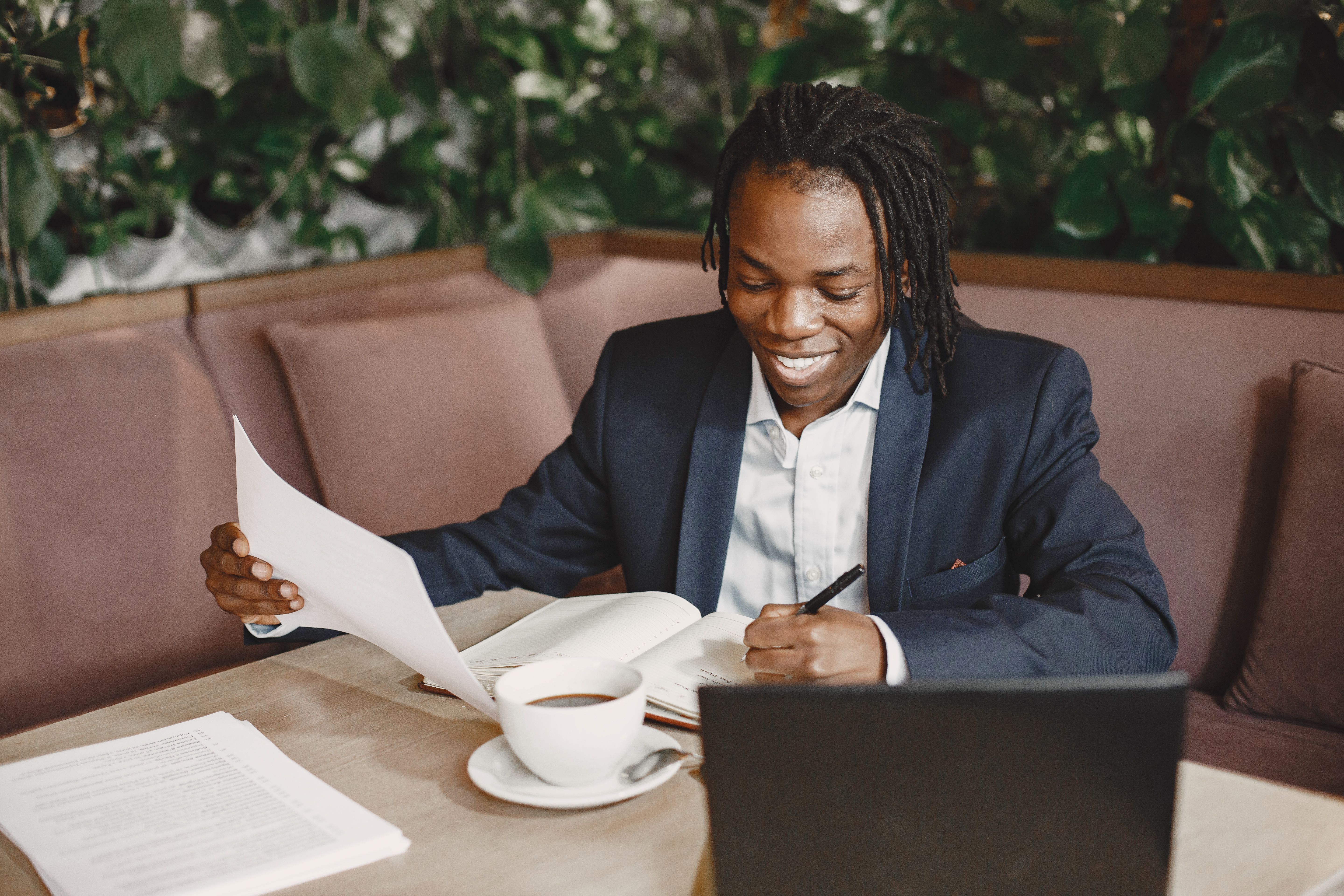 Transferable Skills: 17 Examples to Boost Your Resume &amp; Career — Photo by Gustavo Fring on Pexels