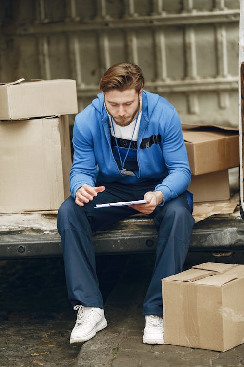 Free Male Employee doing an Inventory  Stock Photo