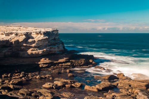 Free Photo of a Cliff Near the Sea Stock Photo