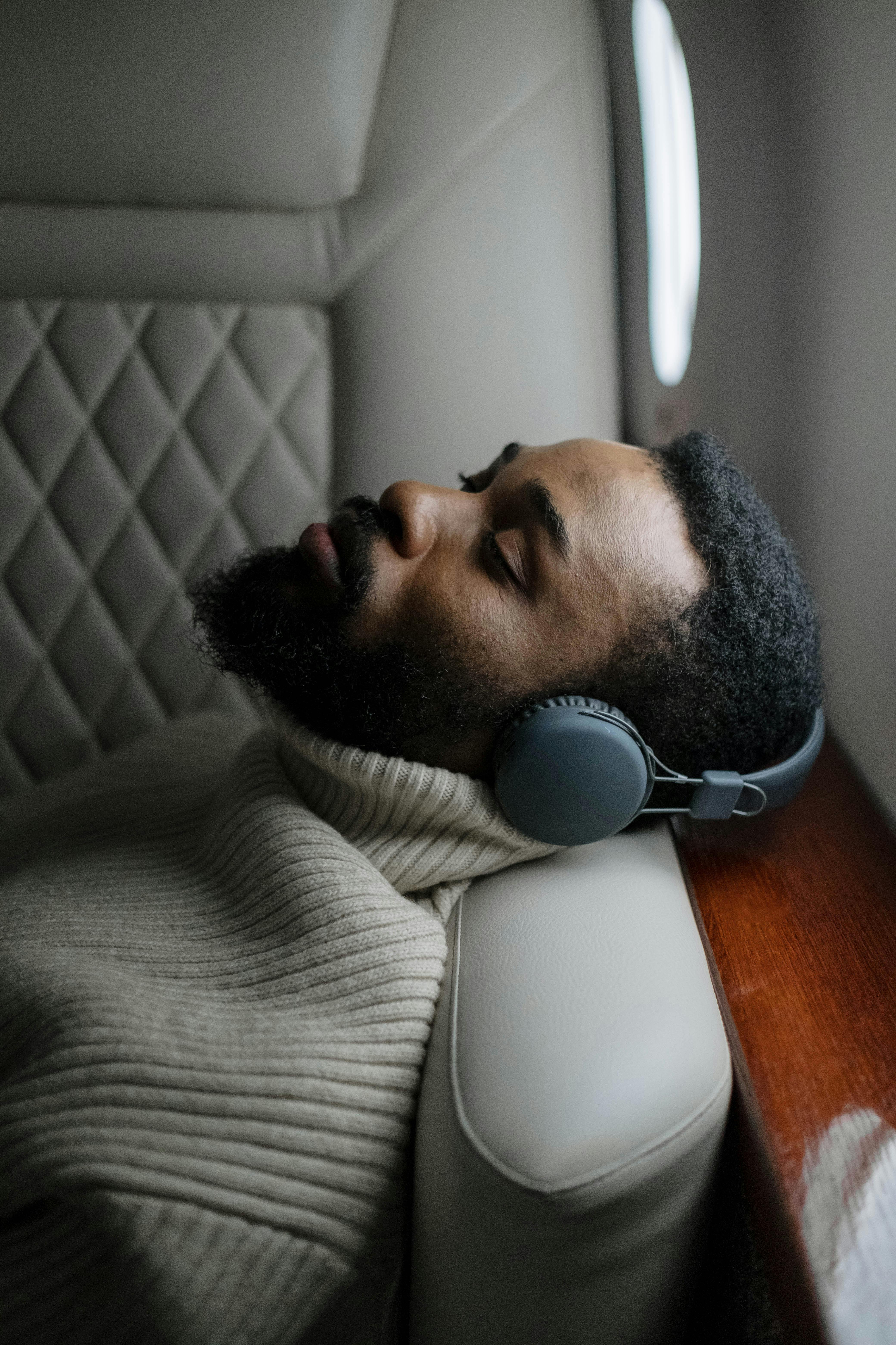 Inside Scoop: Passengers' Live Reactions to Delta Flight Diversion