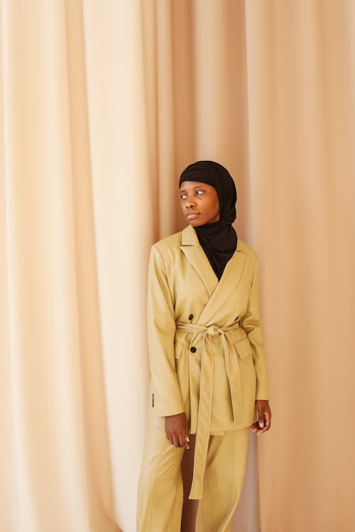 Gratis lagerfoto af beige frakke, fashionabel, hijab