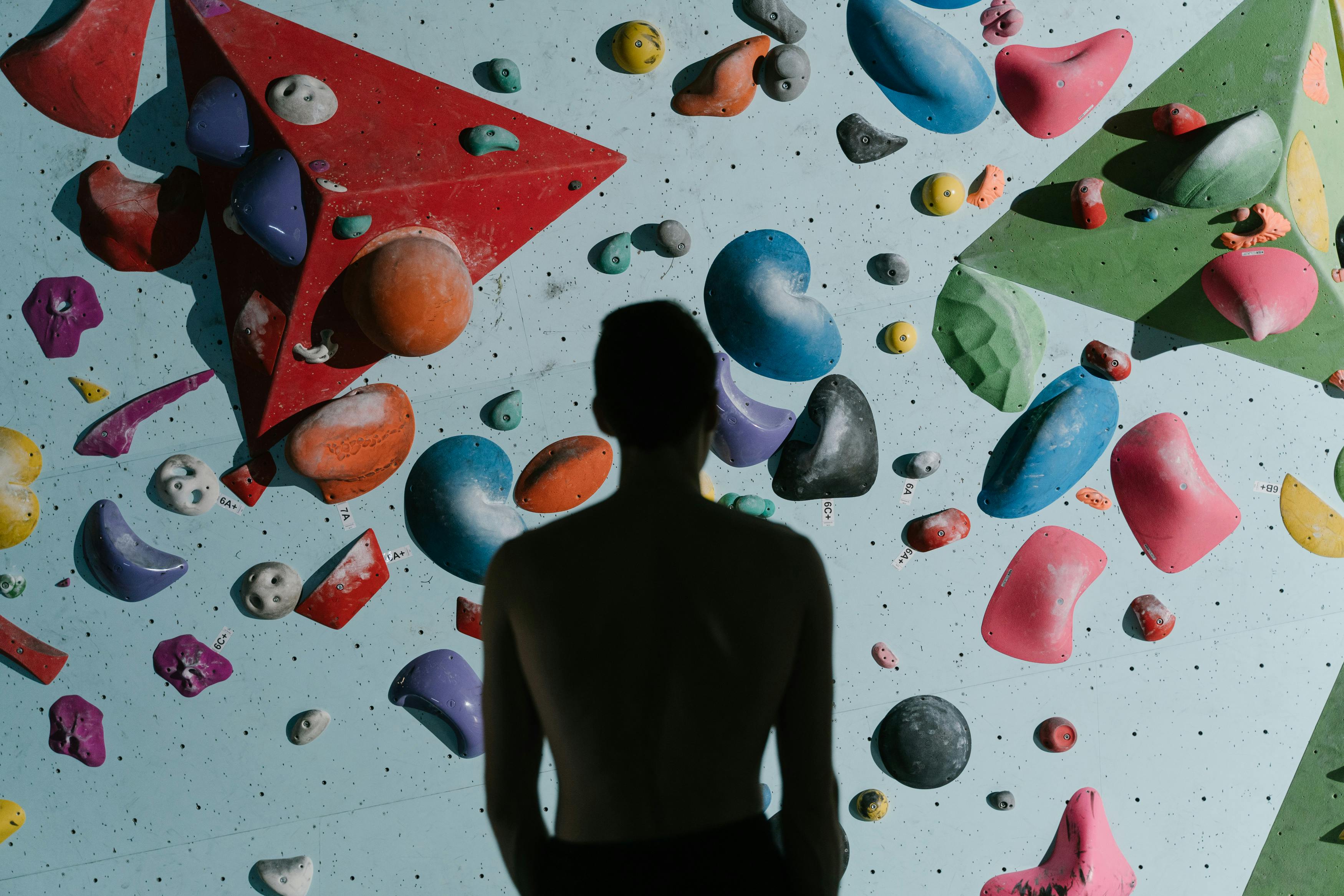 How to Climb V5 Indoors: A Proven Training System (2026)