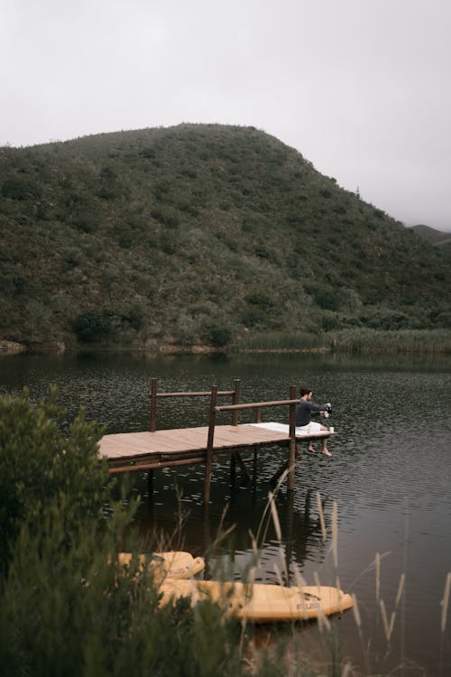 Foto profissional grátis de água, barcos, calçadão