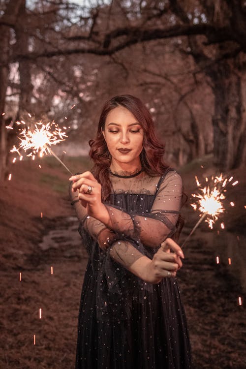 Základová fotografie zdarma na téma asiatka, černé šaty, držení