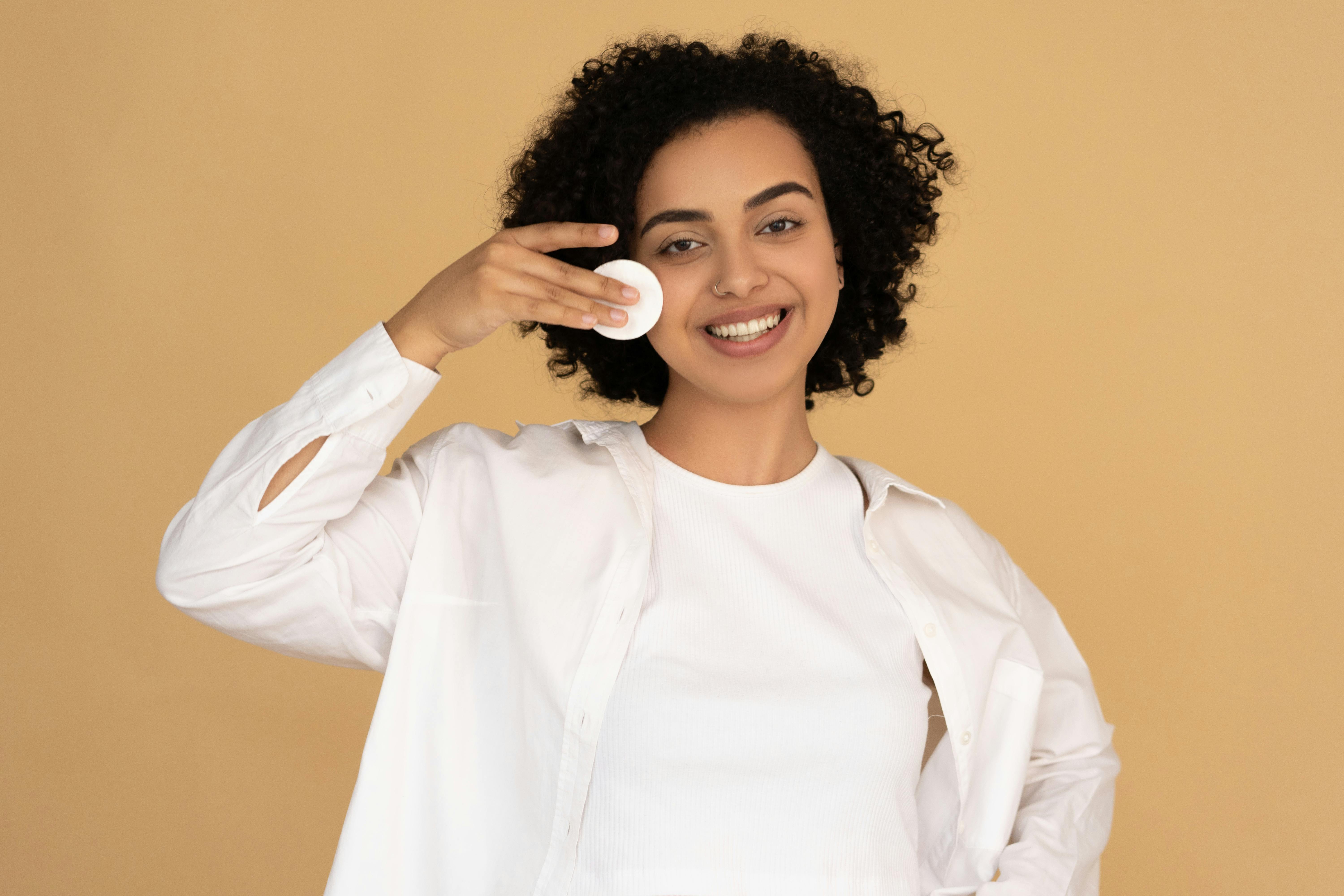 Brain-healthy beauty: What goes on your skin can impact brain health — Photo by Mikhail Nilov on Pexels