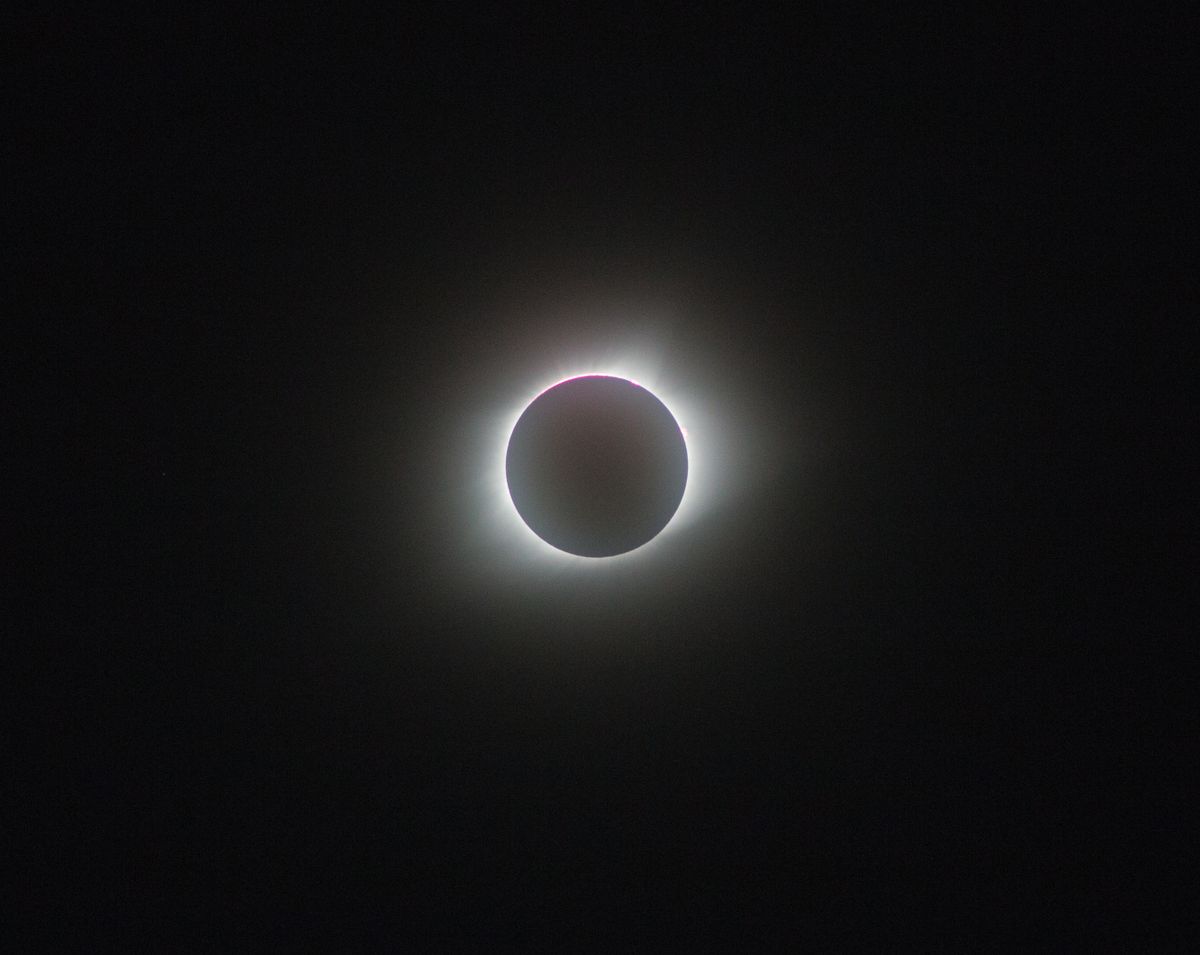 Totale Sonnenfinsternis mit sichtbarer Korona