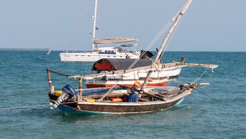 Free stock photo of blue ocean, blue sky, boats