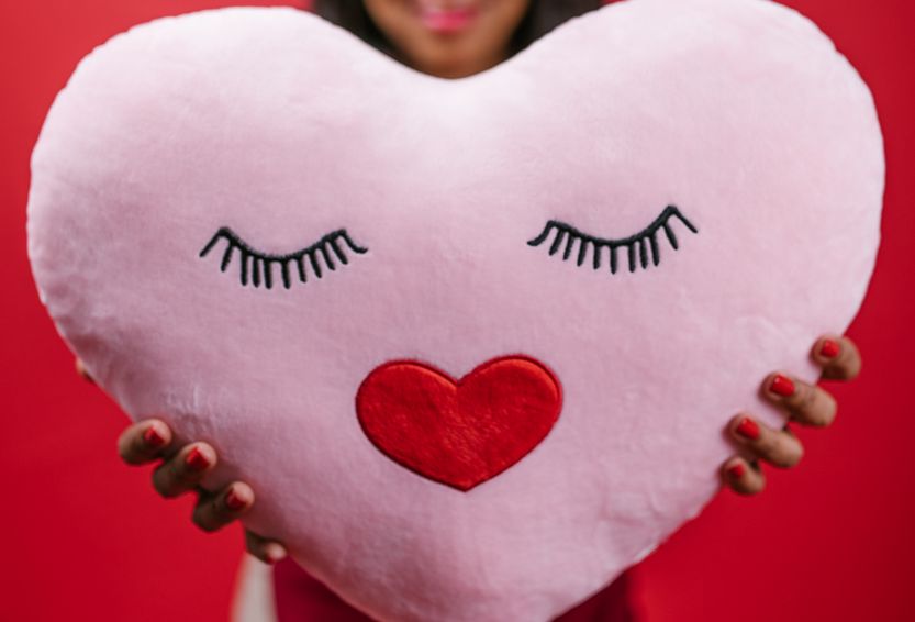 Online dating: starting a conversation on a niche platform