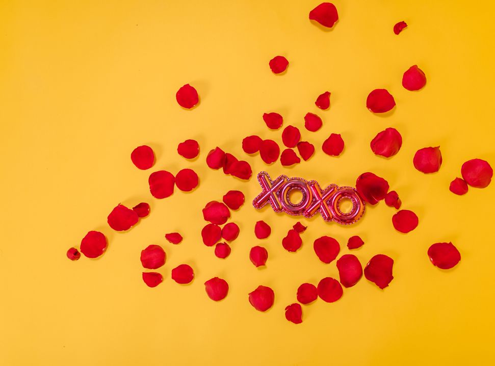 Online dating: starting a conversation on a niche platform