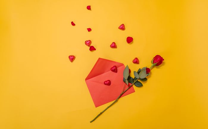 Online dating: starting a conversation on a niche platform