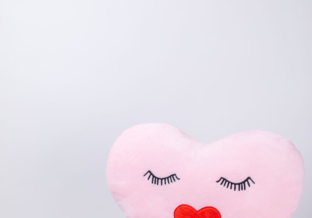 Online dating: starting a conversation on a niche platform