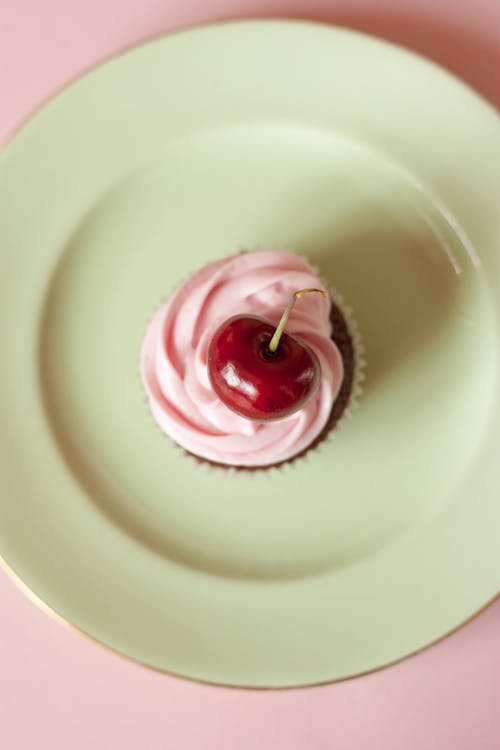 杯子小蛋糕, 櫻桃, 盤子 的 免費圖庫相片