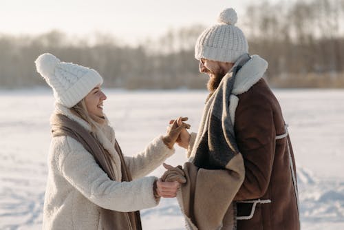 Immagine gratuita di alberi, amore, barba